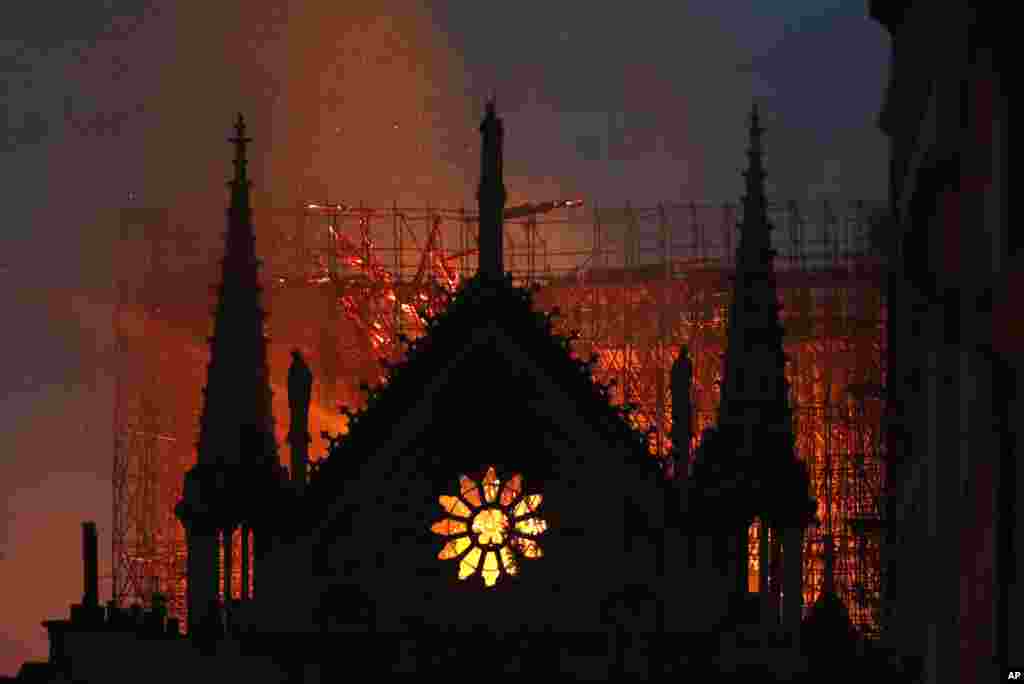 APTOPIX France Notre Dame Fire