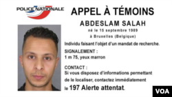ທ້າວ Salah Abdeslam, ສັນຊາດ ແບລຈຽມ ທີ່ຕຳຫຼວດຝຣັ່ງ ຊອກຫາ ສຳລັບການພົວພັນ ກັບການໂຈມຕີກໍ່ການຮ້າຍ ໃນປາຣີ ຫຼາຍບັ້ນ. (Police Nationale Handout Photo)