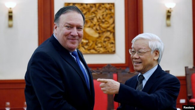 Ông Pompeo gặp Tổng bí thư Nguyễn Phú Trọng trong chuyến thăm Việt Nam hồi tháng Bảy.