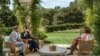 Pangeran Harry dan Meghan dari Inggris, Duchess of Sussex, diwawancarai oleh Oprah Winfrey dalam foto selebaran tak bertanggal ini. (Foto: Harpo Productions/Joe Pugliese via REUTERS)