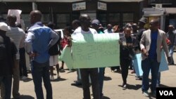 “Toilet tissue” is the term some Zimbabweans give to the newly introduced bond notes. Police used water cannons and tear gas to disperse demonstrators in Harare, Nov. 30, 2016. (S. Mhofu/VOA)