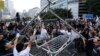Chính quyền Hồng Kông dỡ bỏ rào cản tại địa điểm biểu tình 
