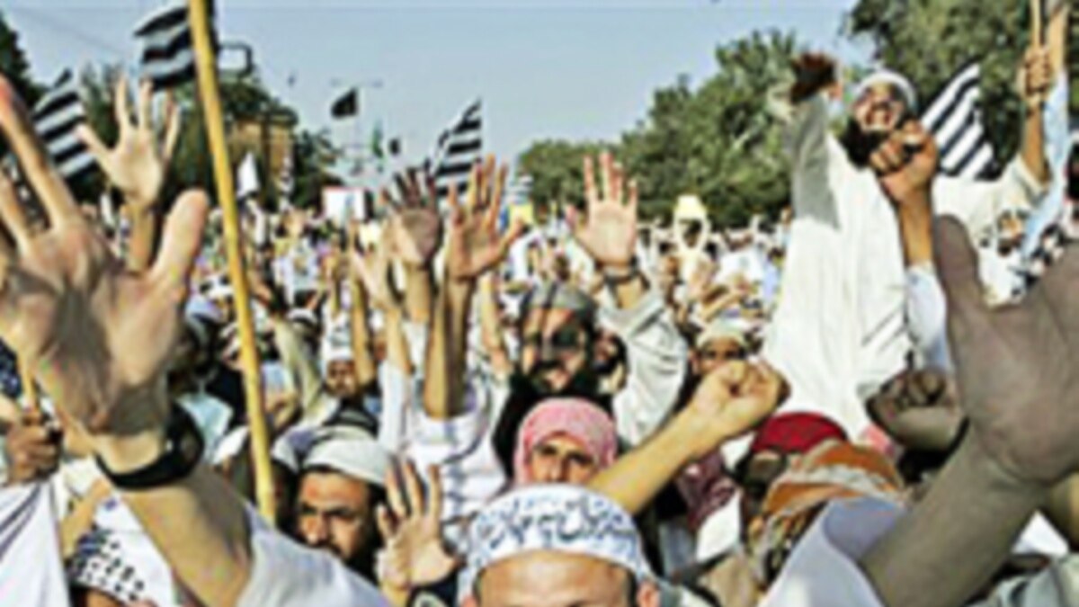 Thousands Rally To Uphold Pakistani Blasphemy Laws