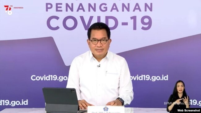 Jubir Satgas COVID-19 Prof Wiku Adisasmito dalam telekonferensi pers, di Jakarta, Selasa (3/8) mengungkapkan pemerintah belum berencana memberlakukan syarat vaksinasi untuk pembukaan kegiatan masyarakat (Foto: VOA)