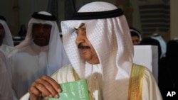 Bahrain's Prime Minister Khalifa bin Salman al-Khalifa votes in his country's parliamentary elections, 23 Oct 2010