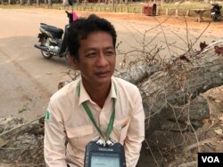 លោក​ ណេង ប៊ុនរ៉ុង​ មគ្គុទេសក៍និយាយា​ភាសាអង់គ្លេស ក្នុង​តំបន់​អង្គរ​ ផ្តល់​បទសម្ភាសន៍​ជាមួយ ​VOA ខេត្តសៀមរាប នៅថ្ងៃទី​១៨ ខែ​មីនា ឆ្នាំ​២០២០។(ហ៊ុល រស្មី​/VOA)