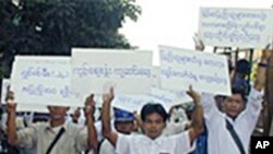 ႏုိင္ငံေရးအက်ဥ္းသား ညႇဥ္းပန္းခံရမႈ ေနျပည္ေတာ္ တုိင္ၾကား