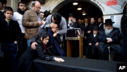 Family and relatives of French Jew Yoav Hattab, a victim of the attack on a kosher grocery store in Paris. (File)