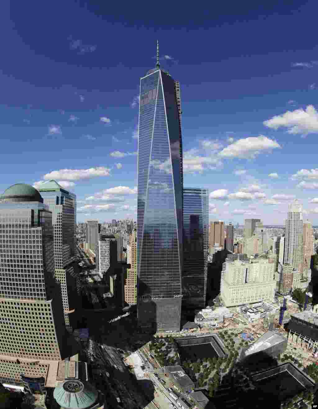 1 World Trade Center in New York is the tallest building in the United States, measuring 541.3 meters tall. 