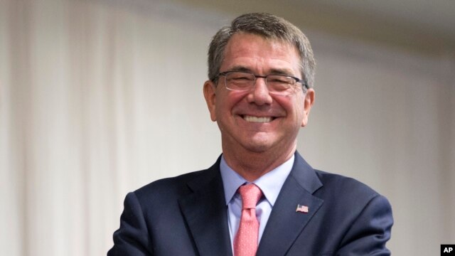 El secretario de Defensa, Ash Carter, dice que está claro que hubo un error de navegación en el incidente que llevó a la detención de 10 marineros estadounidenses por parte de Irán.