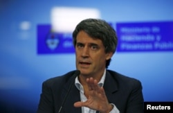 Argentina's Finance Minister Alfonso Prat-Gay gestures during a news conference in Buenos Aires, Argentina, Dec. 16, 2015.