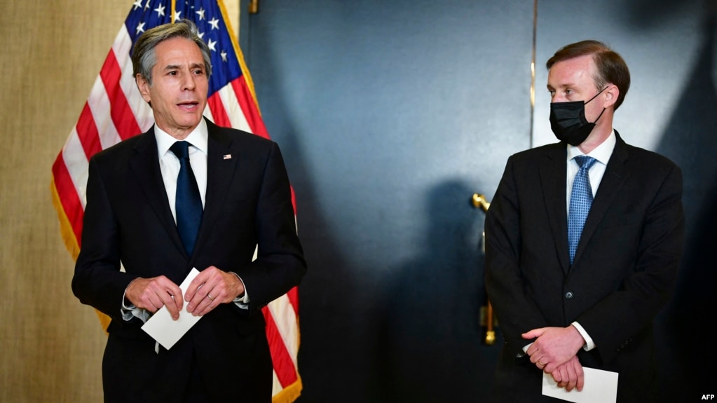 美国国务卿安布林肯（左）和国家安全顾问沙利文（右）3月18日在结束与中国代表的会谈后与媒体见面。(photo:VOA)