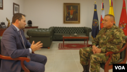 Ministro de Defensa de Colombia y comandante de las FF.MM., general Luis Fernando Navarro, denuncia la expansión del ELN en Venezuela.