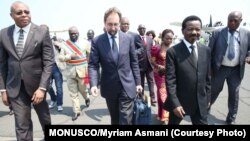 Le Haut-Commissaire des Nations Unies aux droits de l’homme, Zeid Ra’ad Al Hussein (au centre), lors de sa visite en République démocratique du Congo en juillet 2016. Photo: MONUSCO/Myriam Asmani