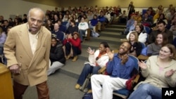 FILE - Jazz singer Jon Hendricks gets an ovation as he sings for his History of Jazz class at the University of Toledo, Jan. 13, 2004, in Toledo, Ohio. Hendricks died Nov. 22, 2017, in New York at age 96.