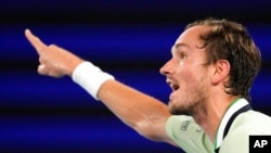 Ruski teniser Danil Medvedev možda neće igradi na ovogodišnjem Wimbledonu.