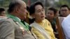 Лідер бірманської опозиції Аунг Сан Су Чжі прибула на військовий парад