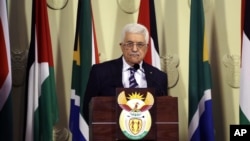 El presidente palestino Mahmoud Abbas dice que someterá a consulta un borrador de resolución en que exige una Palestina independiente.