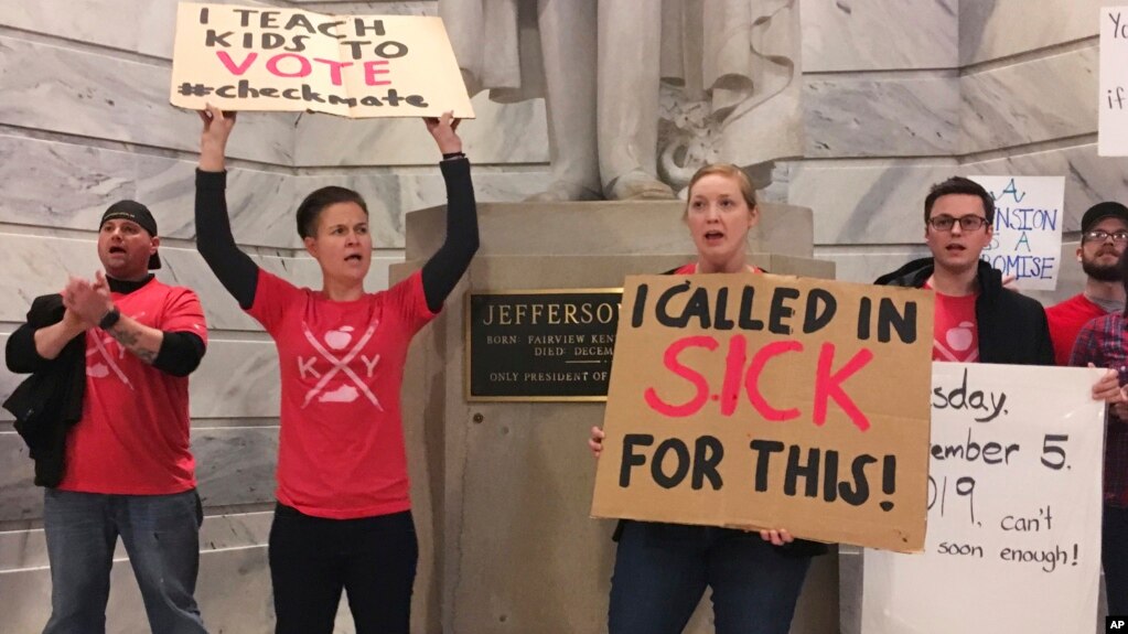 Protesta të mësuesve në dy shtete amerikane