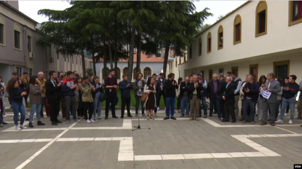 Tiranë: Polemika mbi fatin e ndërtesës së Teatrit Kombëtar