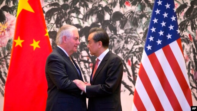 Aunque el presidente de Estados Unidos, Donald Trump, prometió durante su campaña imponer un arancel del 45% sobre las importaciones chinas y clasificar al país como manipulador de divisas, ha dado indicios de que vaya a hacer ninguna de las dos casas.