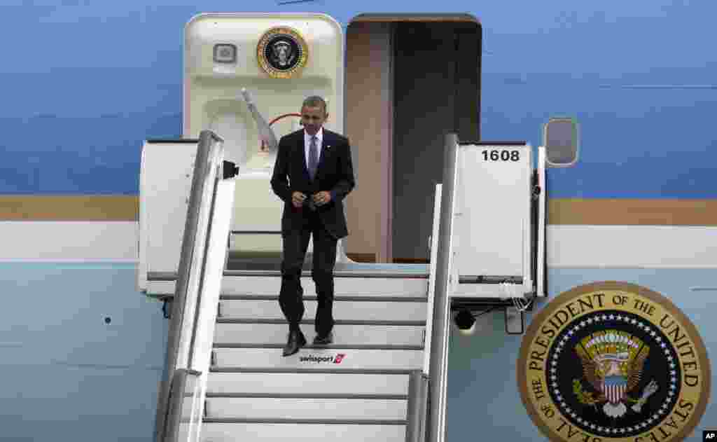 AQSh Prezidenti Barak Obama Katta Yettilik yig&#39;ini uchun Bryusselga yetib keldi, 4-iyun, 2014-yil.