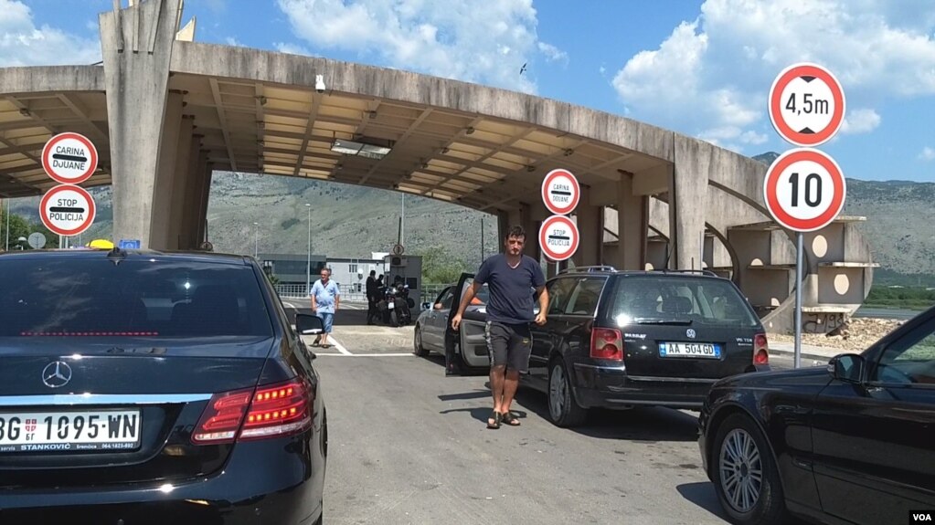 Hani i Hotit, ndalohen 6 shtetas të huaj
