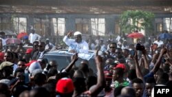 UDPS opposition party leader Felix Tshisekedi gestures to supporters as he arrives to address a rally in Kinshasa, April 24, 2018.