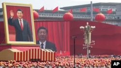 中共建政70周年的阅兵式上的中共领导人习近平画像。（2019年10月1日）
