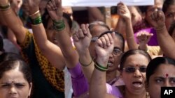 Các nhà hoạt động của diễn đàn Ấn giáo biểu tình phản đối việc chặn web-portal (cổng thông tin điện tử) của họ, ở Mumbai, Ấn Độ, 24/8/12