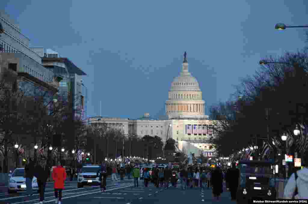 Tourists walk through deserted streets near the U.S. Capitol ahead of Friday's presidential inauguration in Washington, D.C., Jan. 19, 2017.