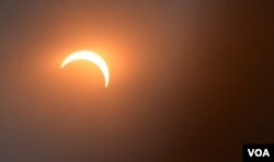 The moon is seen blotting out 81 percent of the sun during a solar eclipse in Washington, D.C., Monday, Aug. 21, 2017. (Diaa Bekheet/VOA)