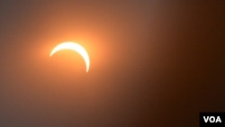 The moon is seen blotting out 81 percent of the sun during a solar eclipse in Washington, D.C., Monday, Aug. 21, 2017. (Diaa Bekheet/VOA)