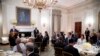اولین مراسم افطار کاخ سفید به میزبانی پرزیدنت ترامپ چهارشنبه ۱۶ خرداد ماه با حضور جمعی از دیپلمات های کشورهای مسلمان برگزار شد. 