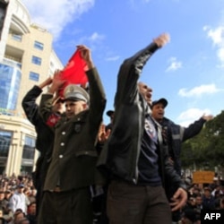 Policija se pridružila demonstrantima u Tunisu