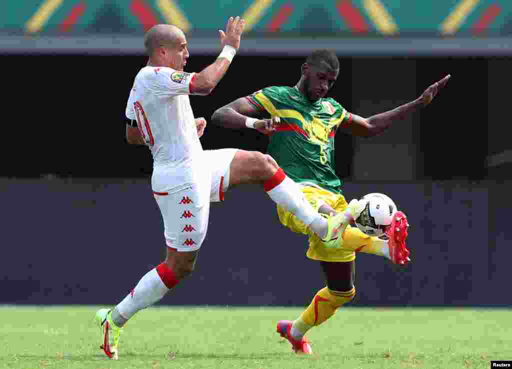 Mali&#39;s Boubacar Kiki Kouyate in action against Tunisia&#39;s Wahbi Khazri.