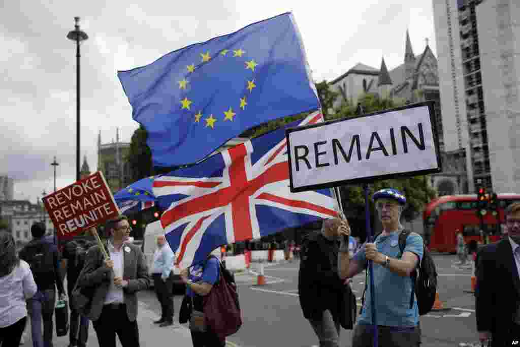 در حالیکه انگلیس شاهد تعیین نخست وزیر جدید است، گروهی از مخالفان برگزیت خواستار ماندن بریتانیا در اتحادیه اروپا هستند.&nbsp;