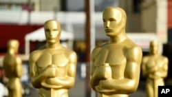 La premiación de los Oscar no logró escaparse de la pandemia y será transmitida en vivo desde varios lugares.