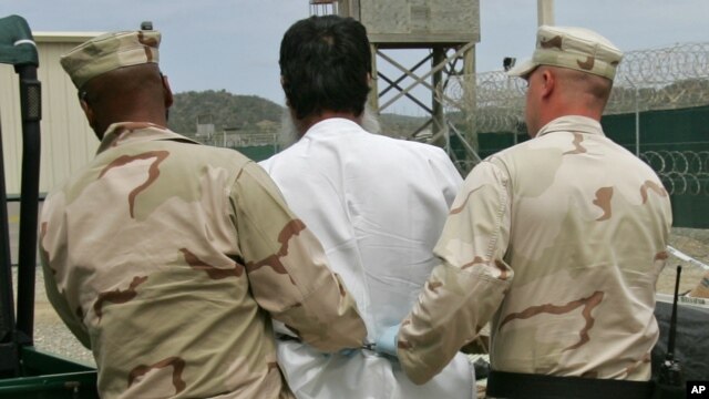 El equipo del Pentágono evalúa el complejo correccional de Florence y una penitenciaría estatal en Canon City, pero hasta ahora no se ha tomado una decisión.