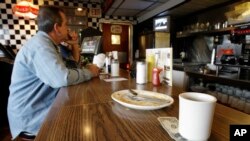 FILE - In this June 19, 2008 file photo, a tip is left by a customer at Linda's Place Restaurant in St. Clair Shores, Mich. (AP Photo/Paul Sancya, file)