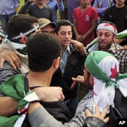 Syrian demonstrators chant anti-Syria slogans outside a hotel in Cairo, where an Arab League meeting is held to discuss the situation in Syria, November 24, 2011