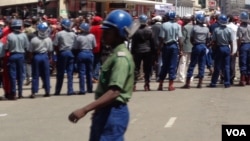 FILE: There was a heavy police presence in Harare as MDC-T protesters flooded the streets. (Photo: VOA)