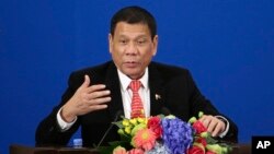 Tổng thống Philippines Rodrigo Duterte phát biểu trong Diễn đàn Đầu tư Thương mại Philippines-Trung Quốc tại Đại lễ đường Nhân dân ở Bắc Kinh, ngày 20 tháng 10 năm 2016.