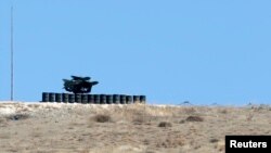 A rocket launcher is positioned at a military base on the Turkish-Syrian border town of Reyhanli, in Hatay province, southern Turkey, Sept. 5, 2013. 