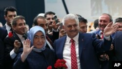 Binali Yildirim watorewe umwanya w'umukuru w'ishyaka riri ku butegetsi muri Turkiya