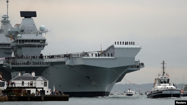 Từng có tin hàng không mẫu hạm HMS Queen Elizabeth có thể được triển khai tới Biển Đông.