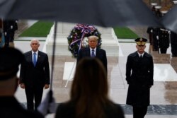 صدر ڈونلڈ ٹرمپ آرلنگتن کے قومی قبرستان میں ویٹرنز ڈے کی تقریب میں۔ 11 نومبر 2020