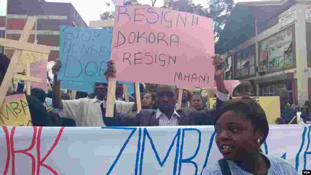 Some of the protesters in the streets of Harare. 