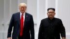 Tổng thống Mỹ Donald Trump và Lãnh tụ Triều Tiên Kim Jong Un gặp nhau tại Singapore, tháng 6/2018.