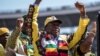 ARCHIVES - Le président du Zimbabwe, Emmerson Mnangagwa, en pleine campagne pour la présidentielle, à Harare, le 28 juillet 2018.